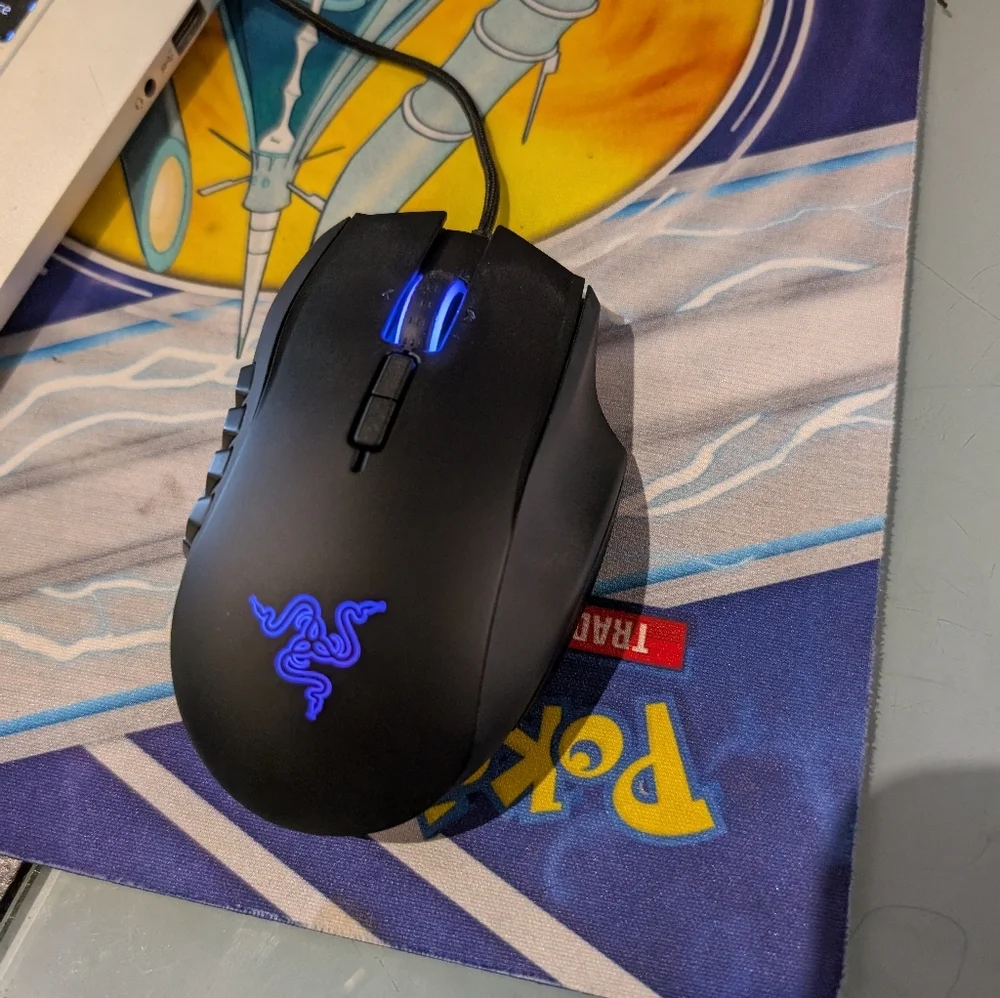 Razer Naga Chroma Gaming Mouse in EUC rare discontinued